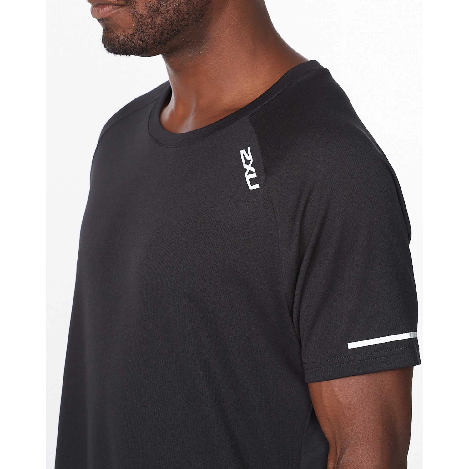 2XU | Men's Aero Tee - Black - Image 4